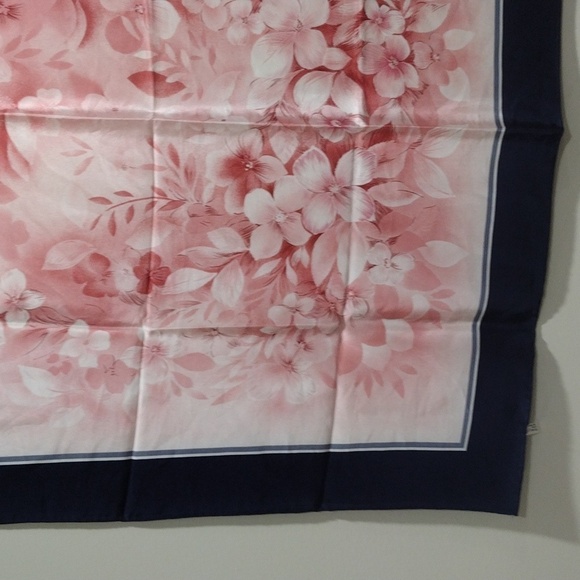 Nina Ricci Pink Floral Print Blue, Grey white 100% Silk Square Scarf 30x30-inch - Picture 6 of 8